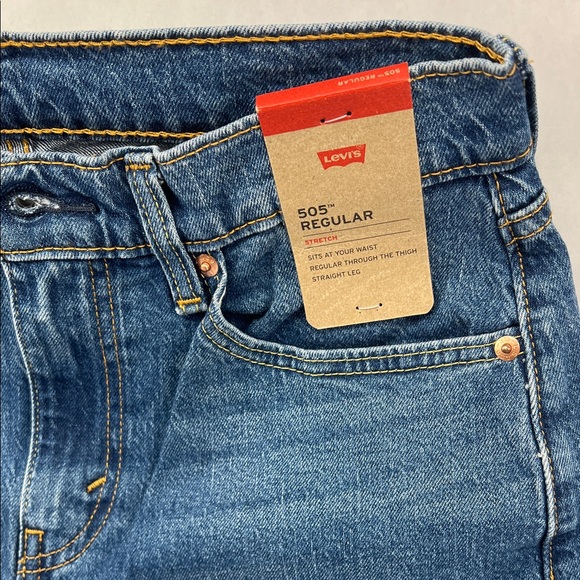 Levi's Men's Bootcut Jeans in Classic Blue - Picture 3 of 9